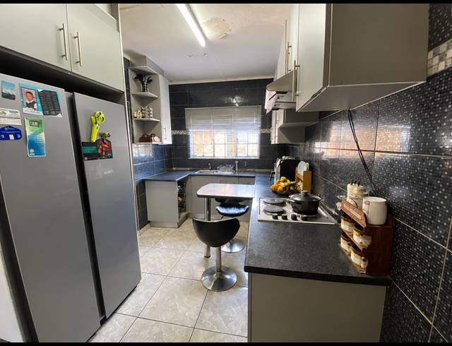 3 BEDROOM HOUSE FOR SALE IN VANDERBIJLPARK CE 2